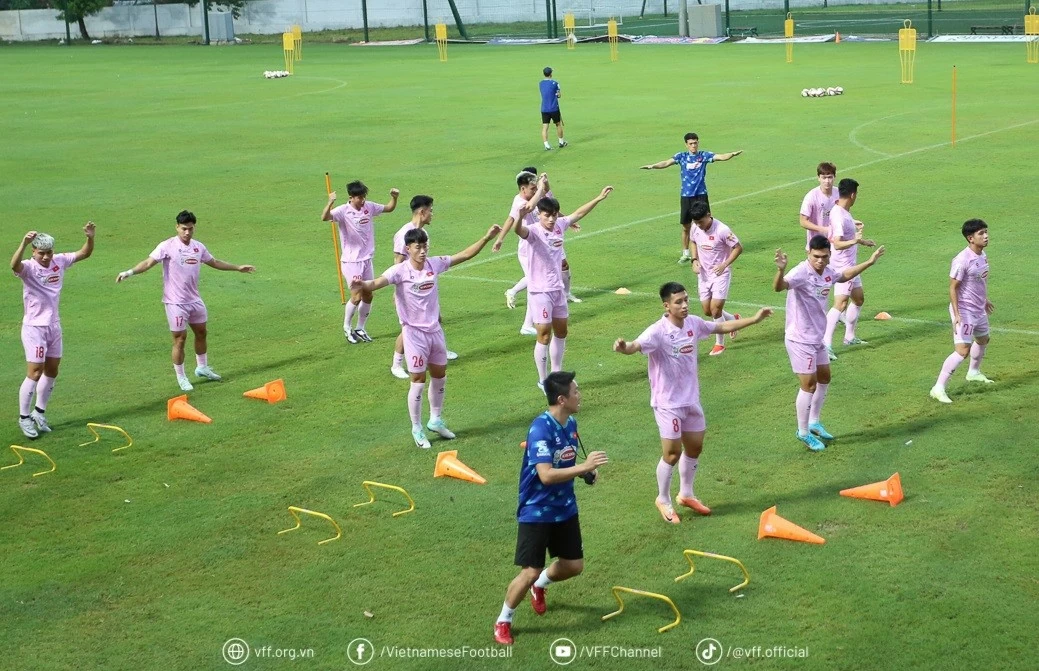 Đội tuyển Việt Nam trở lại tập luyện, sẵn sàng giao hữu tuyển Thái Lan Đội tuyển Việt Nam trở lại tập luyện, sẵn sàng giao hữu tuyển Thái Lan