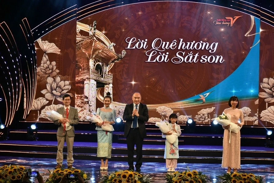 Truyền cảm hứng về tình yêu và tâm huyết gìn giữ tiếng Việt Truyền cảm hứng về tình yêu và tâm huyết gìn giữ tiếng Việt