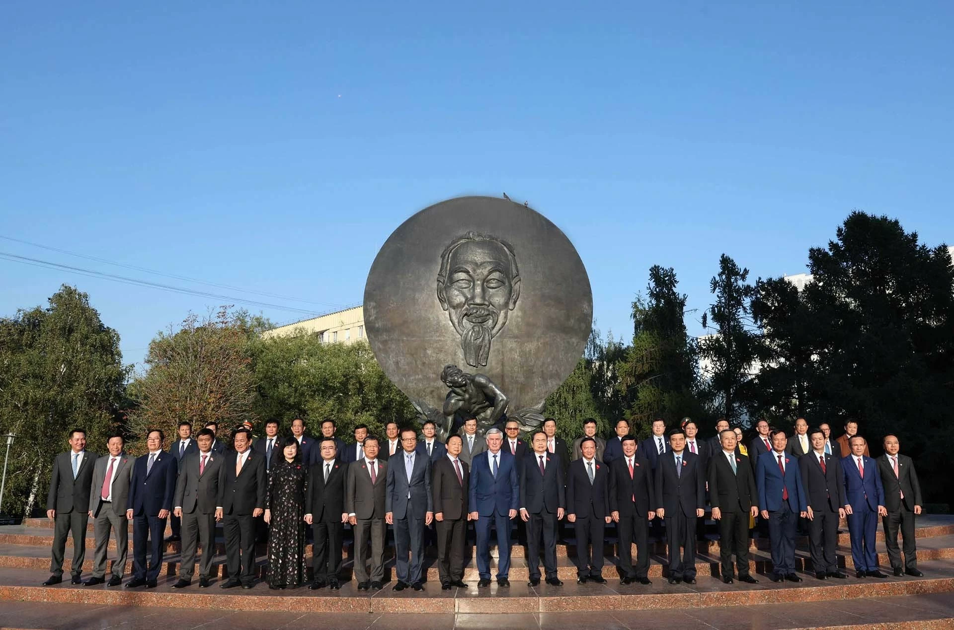 Chủ tịch Quốc hội gặp gỡ cộng đồng người Việt Nam tại Liên bang Nga Chủ tịch Quốc hội gặp gỡ cộng đồng người Việt Nam tại Liên bang Nga