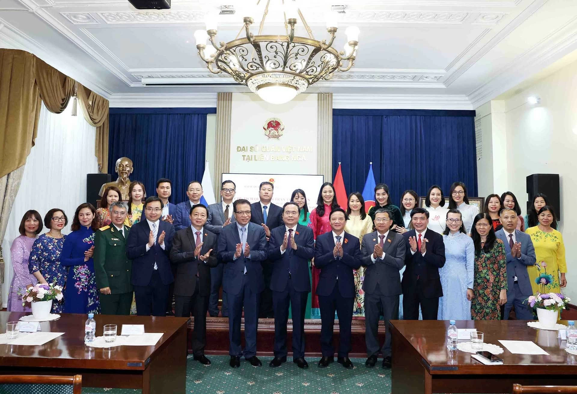 Chủ tịch Quốc hội gặp gỡ cộng đồng người Việt Nam tại Liên bang Nga Chủ tịch Quốc hội gặp gỡ cộng đồng người Việt Nam tại Liên bang Nga