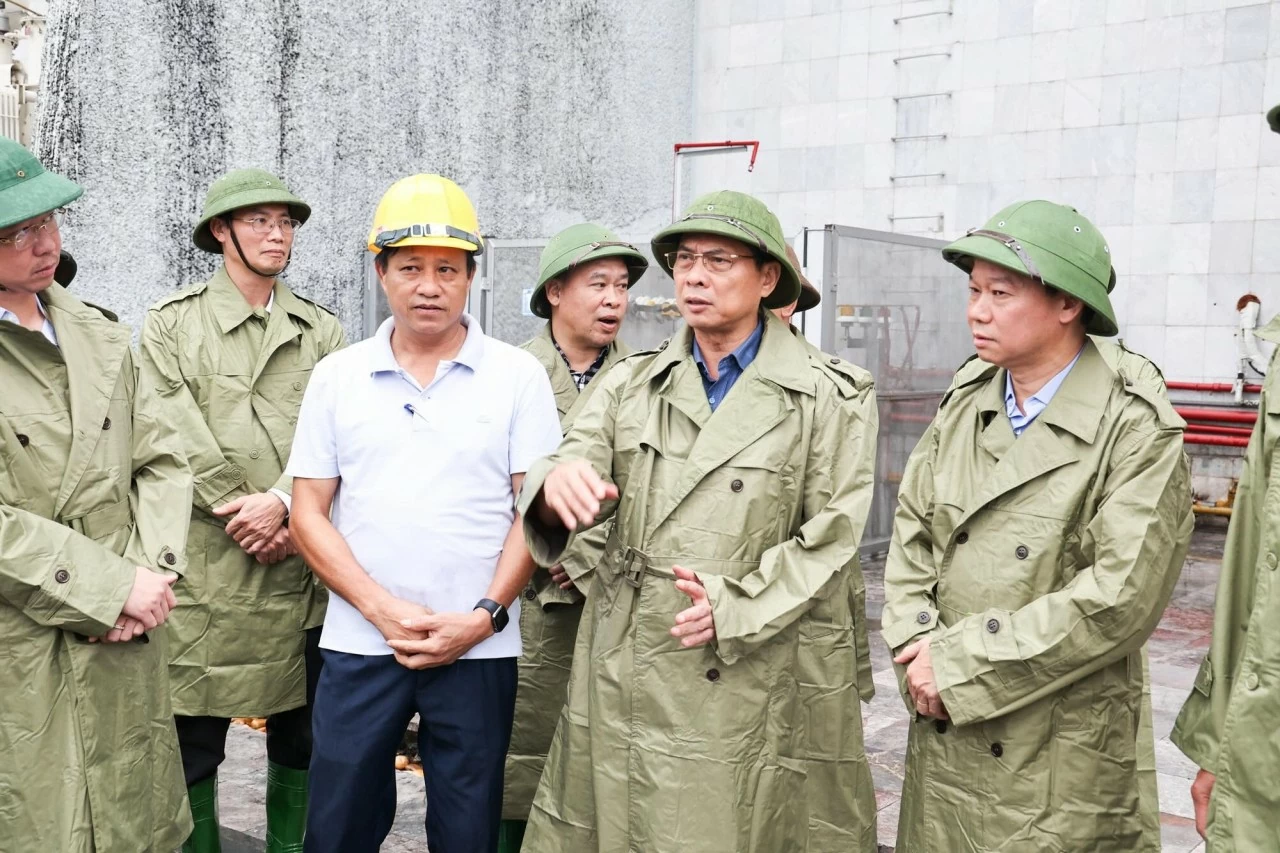 Phó Thủ tướng Bùi Thanh Sơn đi kiểm tra thiệt hại, chỉ đạo các biện pháp cấp bách khắc phục hậu quả cơn bão số 3 tại Yên Bái. Phó Thủ tướng Bùi Thanh Sơn đi kiểm tra thiệt hại, chỉ đạo các biện pháp cấp bách khắc phục hậu quả cơn bão số 3 tại Yên Bái.