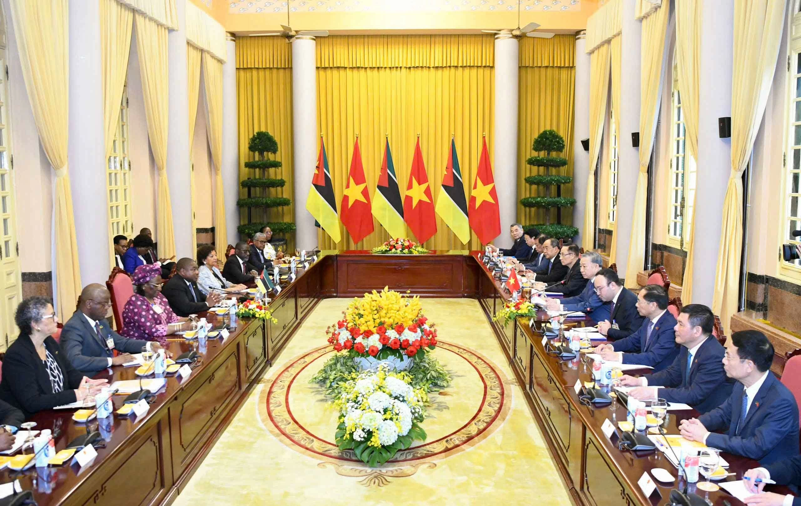 Tổng thống Mozambique ấn tượng với sự phát triển mạnh mẽ và uy tín, vị thế quốc tế của Việt Nam Tổng thống Mozambique mong muốn Việt Nam hỗ trợ phát triển nông nghiệp