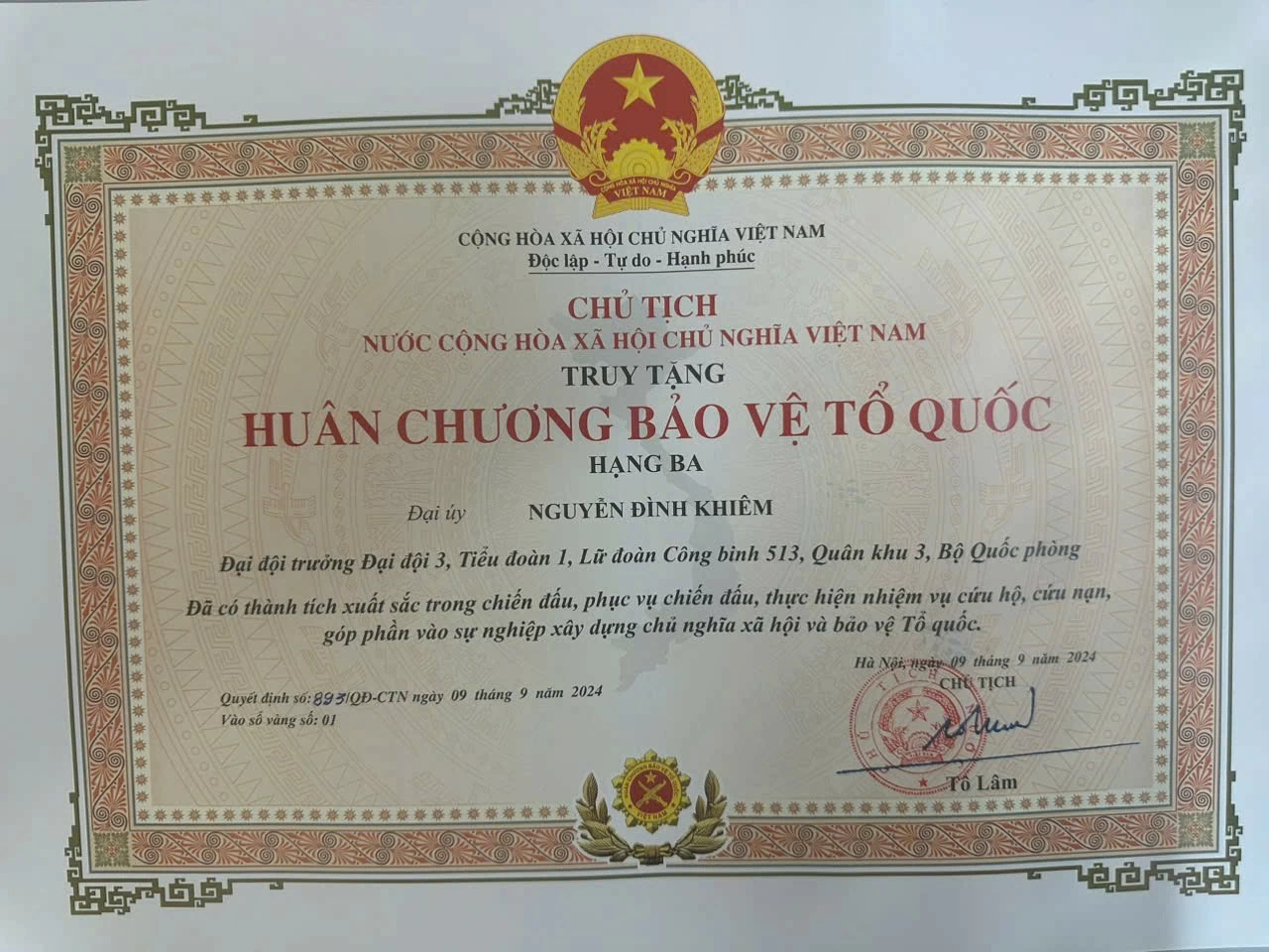 Truy tặng Huân chương bảo vệ Tổ quốc hạng Ba cho Thượng uý Quân đội hy sinh trong khi giúp dân chống cơn bão số 3 Truy tặng Huân chương bảo vệ Tổ quốc hạng Ba cho quân nhân hy sinh khi giúp dân chống cơn bão số 3
