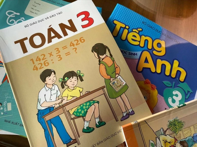 Bộ GD&ĐT đề nghị hỗ trợ sách giáo khoa cho học sinh bị thiệt hại do bão Yagi Bộ GD&ĐT đề nghị hỗ trợ sách giáo khoa cho học sinh bị thiệt hại do bão Yagi