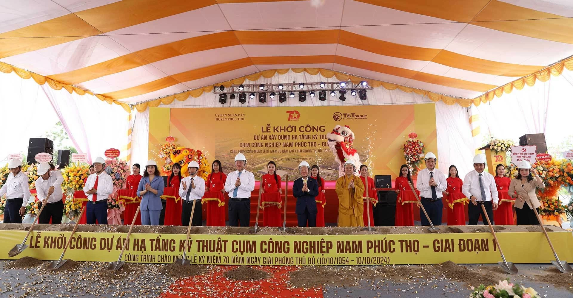 Các đại biểu thực hiện nghi lễ khởi công dự án. Các đại biểu thực hiện nghi lễ khởi công dự án.