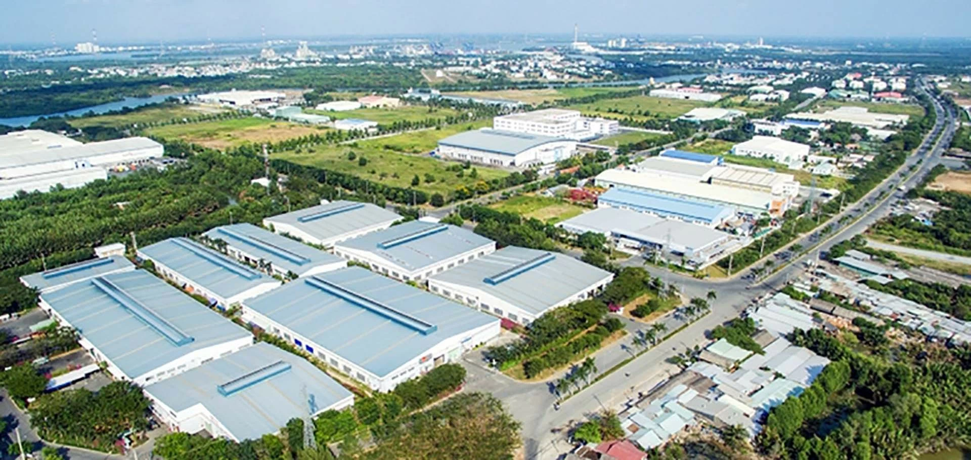 Những cụm công nghiệp đã và đang góp phần thúc đẩy kinh tế theo hướng công nghiệp hóa, hiện đại hóa. Những cụm công nghiệp đã và đang góp phần thúc đẩy kinh tế theo hướng công nghiệp hóa, hiện đại hóa.