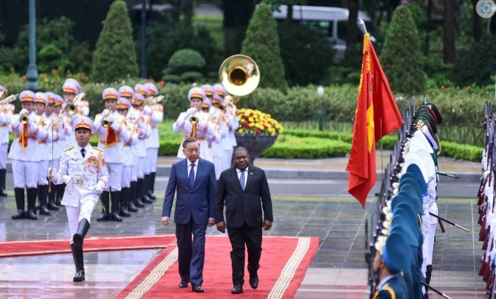 Lễ đón chính thức Tổng thống Mozambique. (Ảnh: Nguyễn Hồng) Lễ đón chính thức Tổng thống Mozambique Filipe Jacinto Nyusi. (Ảnh: Nguyễn Hồng)