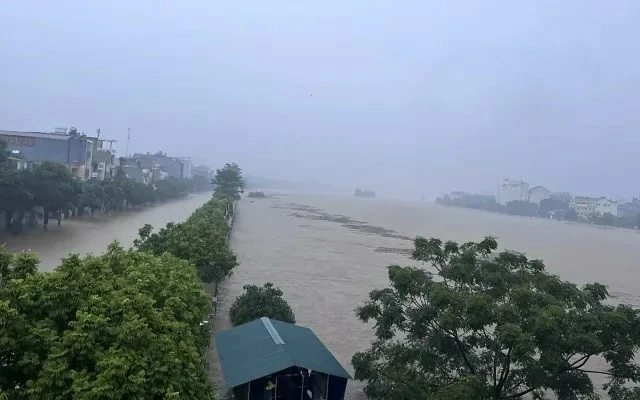 Nghệ sĩ Việt chung tay ủng hộ đồng bào ảnh hưởng thiên tai bởi cơn bão số 3 Nghệ sĩ Việt chung tay ủng hộ đồng bào ảnh hưởng thiên tai bởi cơn bão số 3