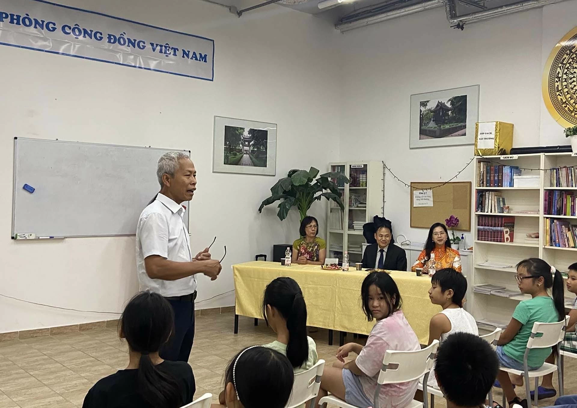 Phát động cuộc thi sáng tác với chủ đề ‘Việt Nam trong tôi!’ tại Hungary Phát động cuộc thi sáng tác với chủ đề ‘Việt Nam trong tôi!’ tại Hungary
