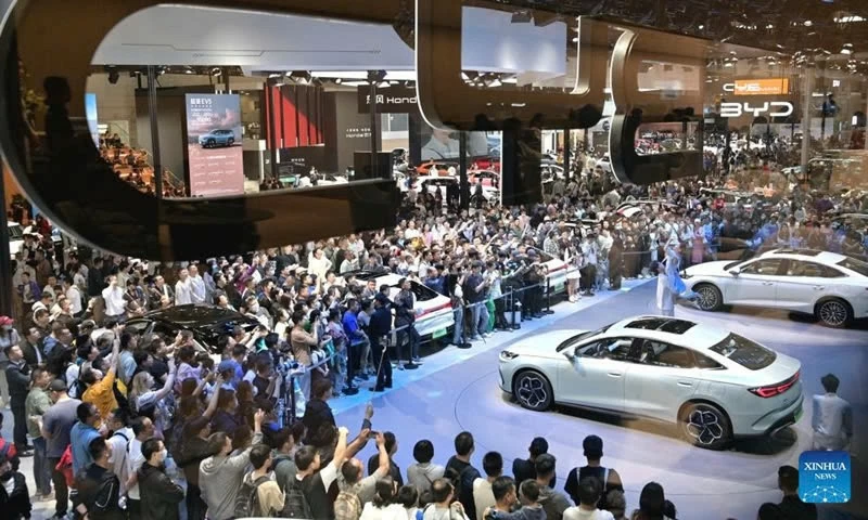 Triển lãm ô tô quốc tế 2024 tại Bắc Kinh, Trung Quốc. Ảnh: Xinhua Triển lãm ô tô quốc tế 2024 tại Bắc Kinh, Trung Quốc. Ảnh: Xinhua