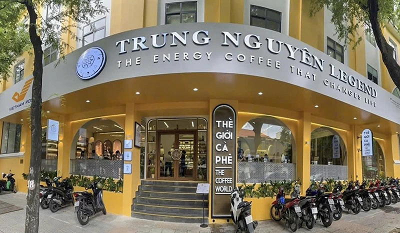 Thế giới cà phê Trung Nguyên Legend hiện diện ấn tượng tại khuôn viên tòa nhà Bưu điện Tp. HCM, công trình kiến trúc biểu tượng nổi tiếng, mang đến không gian khám phá và trải nghiệm văn hóa cà phê Việt Nam đặc biệt cho du khách trong nước, quốc tế khi đến Tp. HCM. Thế giới cà phê Trung Nguyên Legend hiện diện ấn tượng tại khuôn viên tòa nhà Bưu điện Tp. HCM, công trình kiến trúc biểu tượng nổi tiếng, mang đến không gian khám phá và trải nghiệm văn hóa cà phê Việt Nam đặc biệt cho du khách trong nước, quốc tế khi đến Tp. HCM.