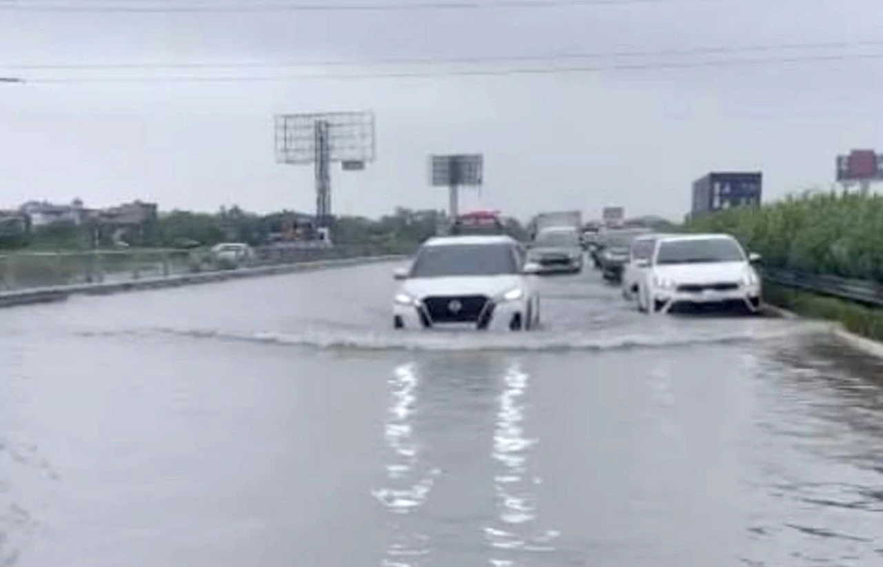 Tại khu vực từ km191 đến km191+500 trên tuyến cao tốc Pháp Vân - Cầu Giẽ, cả hai chiều đường đã bị ngập sâu do mưa lớn kéo dài. Tại khu vực từ km191 đến km191+500 trên tuyến cao tốc Pháp Vân - Cầu Giẽ, cả hai chiều đường đã bị ngập sâu do mưa lớn kéo dài.