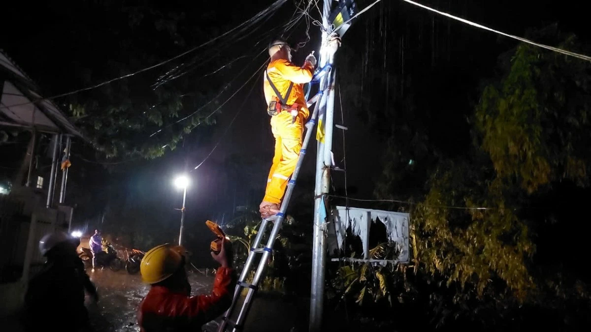Quân khu 2 tổ chức đội công binh lắp cầu ở Phong Châu Quân khu 2 tổ chức đội công binh lắp cầu ở Phong Châu
