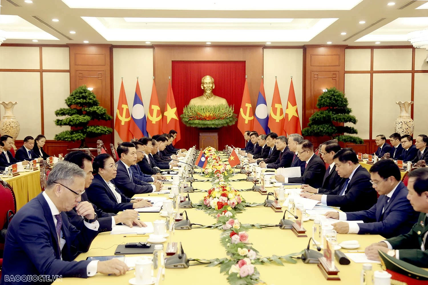 Tổng Bí thư, Chủ tịch nước Lào Thongloun Sisoulith bày tỏ vui mừng trở lại thăm Việt Nam, chân thành cảm ơn Tổng Bí thư, Chủ tịch nước Tô Lâm, các đồng chí Lãnh đạo và nhân dân Việt Nam đã dành cho Đoàn sự đón tiếp chu đáo, nồng ấm, thắm tình hữu nghị, thể hiện sâu sắc mối quan hệ đoàn kết đặc biệt Việt Nam - Lào “vừa là đồng chí, vừa là anh em” có một không hai trên thế giới Tổng Bí thư, Chủ tịch nước Lào Thongloun Sisoulith bày tỏ vui mừng trở lại thăm Việt Nam, chân thành cảm ơn Tổng Bí thư, Chủ tịch nước Tô Lâm, các đồng chí Lãnh đạo và nhân dân Việt Nam đã dành cho Đoàn sự đón tiếp chu đáo, nồng ấm, thắm tình hữu nghị, th