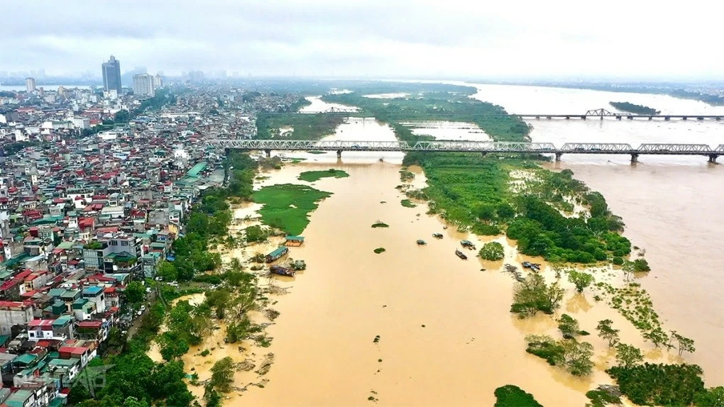 Hà Nội tập trung ứng phó với lũ lớn trên các sông Hà Nội tập trung ứng phó với lũ lớn trên các sông