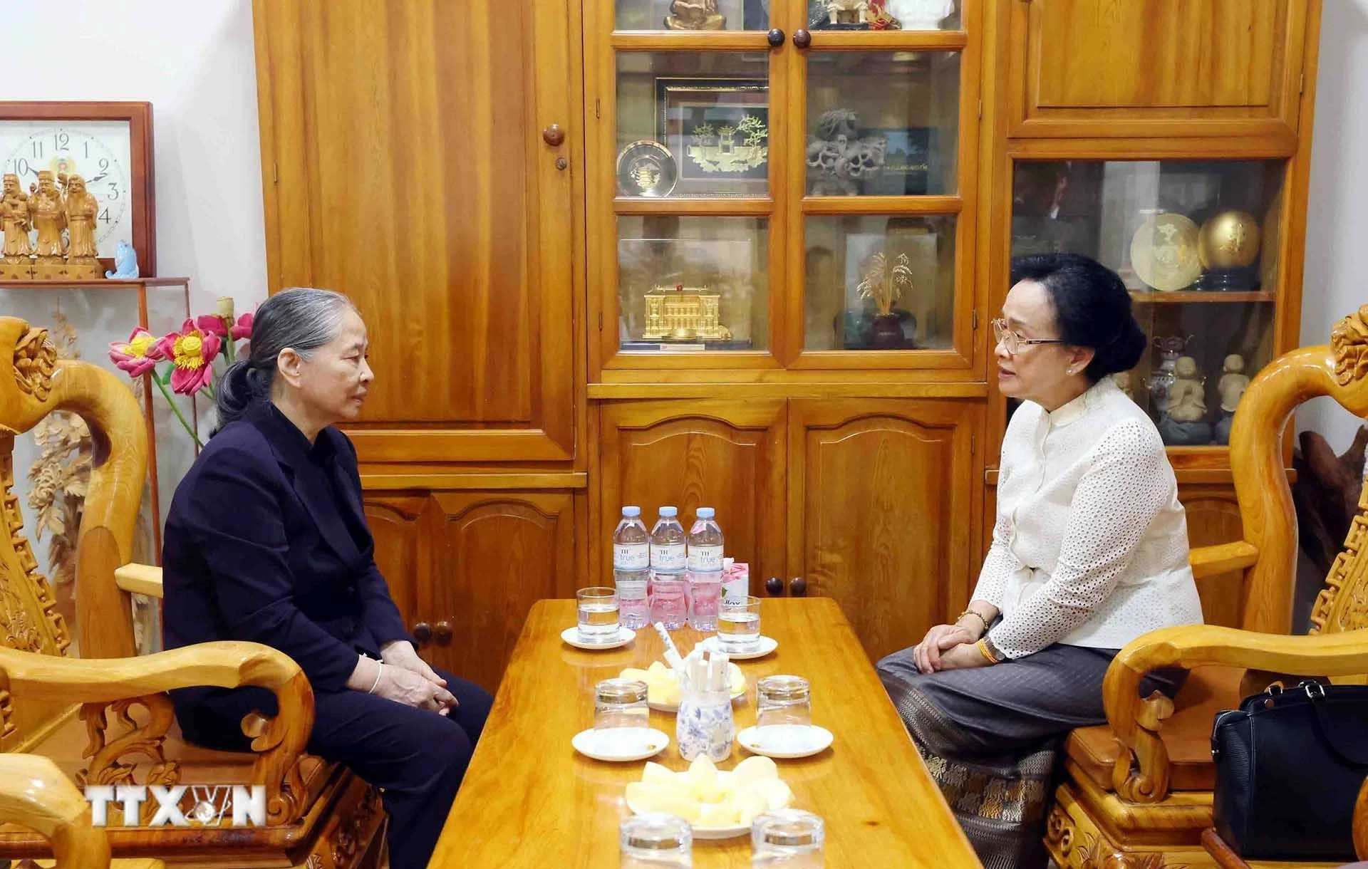 Phu nhân Naly Sisoulith thăm Phu nhân cố Tổng Bí thư Nguyễn Phú Trọng Phu nhân Naly Sisoulith thăm Phu nhân cố Tổng Bí thư Nguyễn Phú Trọng