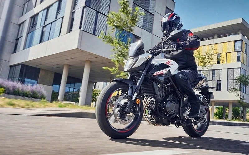 Mẫu xe CB500 Hornet có mức giá bán lẻ thấp nhất trong dàn xế mới của Honda Việt Nam. Mẫu xe CB500 Hornet có mức giá bán lẻ thấp nhất trong dàn xế mới của Honda Việt Nam.