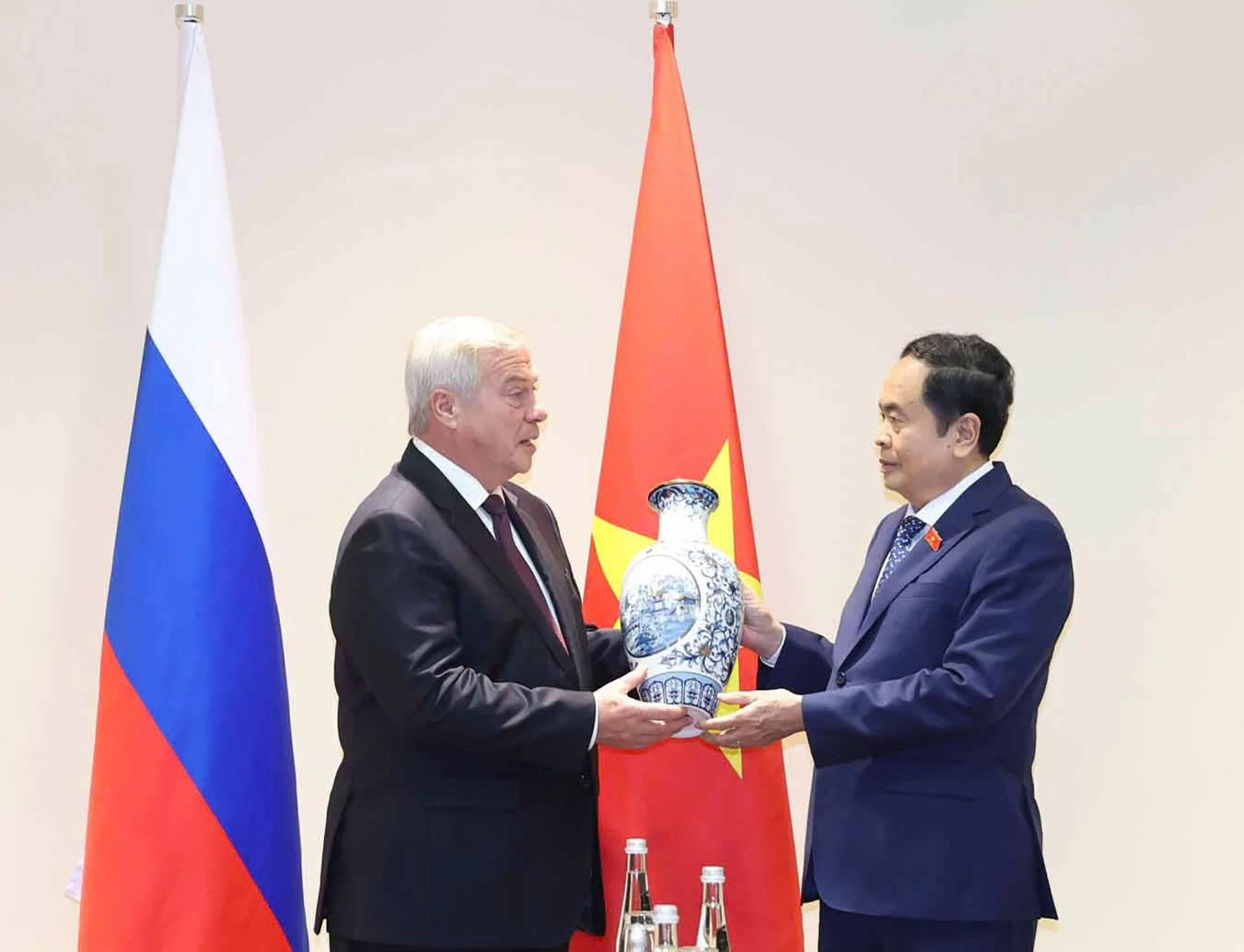 Tăng cường quan hệ hợp tác giữa tỉnh Rostov, LB Nga với các địa phương của Việt Nam Tăng cường quan hệ hợp tác giữa tỉnh Rostov, LB Nga với các địa phương của Việt Nam