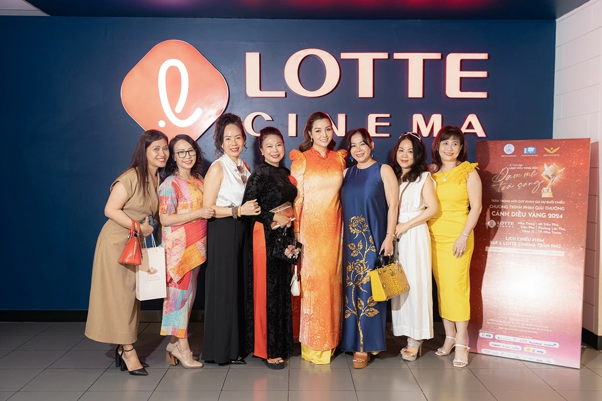 Đại sứ Kanat Tumys mong muốn đưa ‘Đóa hoa mong manh’ công chiếu cho người dân CH Kazakhstan Đại sứ Kanat Tumys mong muốn đưa ‘Đóa hoa mong manh’ công chiếu cho người dân CH Kazakhstan