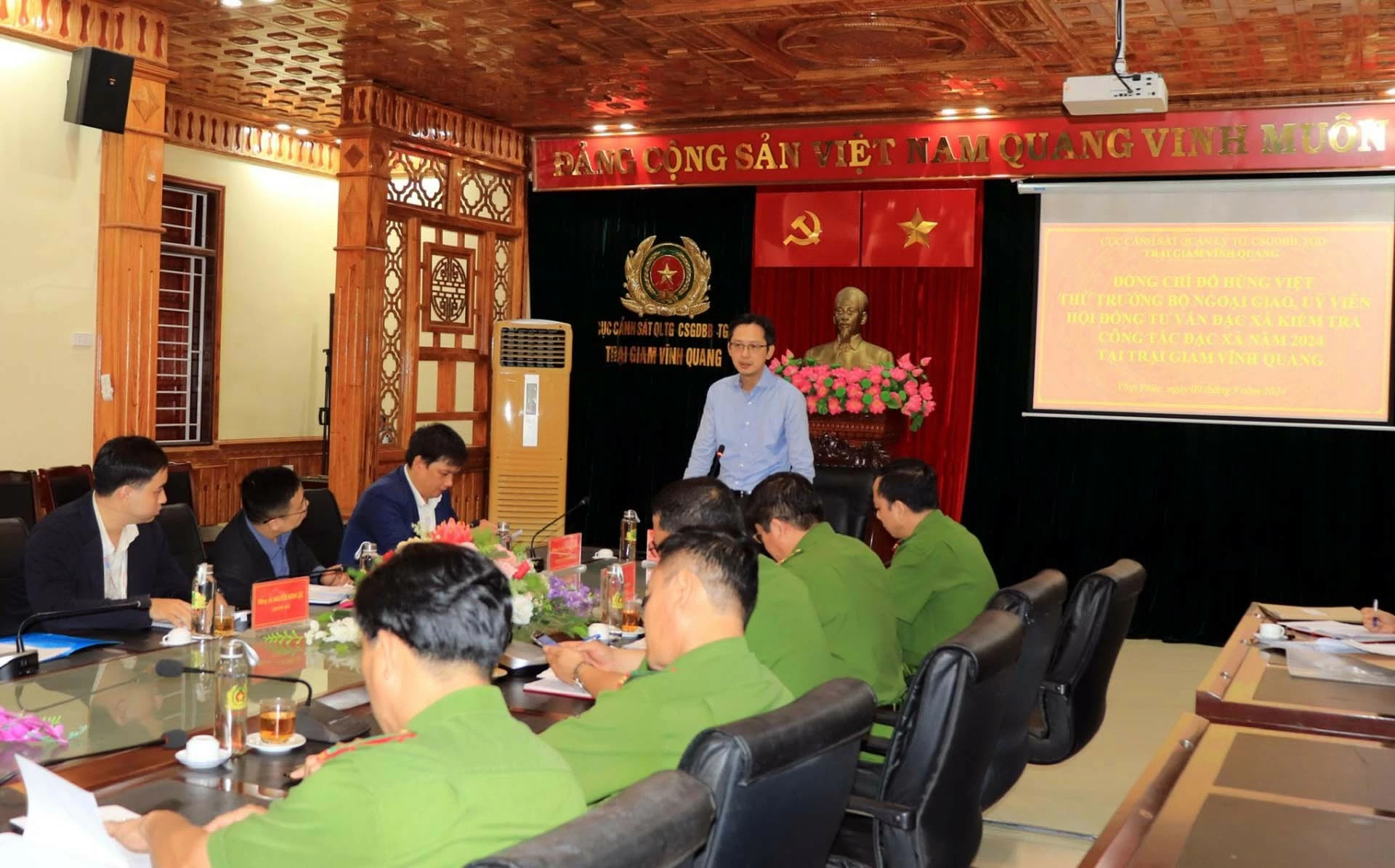Thứ trưởng Đỗ Hùng Việt: ‘Công tác đặc xá năm 2024 tại Trại giam Vĩnh Quang được triển khai bài bản, công khai, minh bạch, hiệu quả’ Thứ trưởng Đỗ Hùng Việt: ‘Công tác đặc xá năm 2024 tại Trại giam Vĩnh Quang được triển khai bài bản, công khai, minh bạch, hiệu quả’