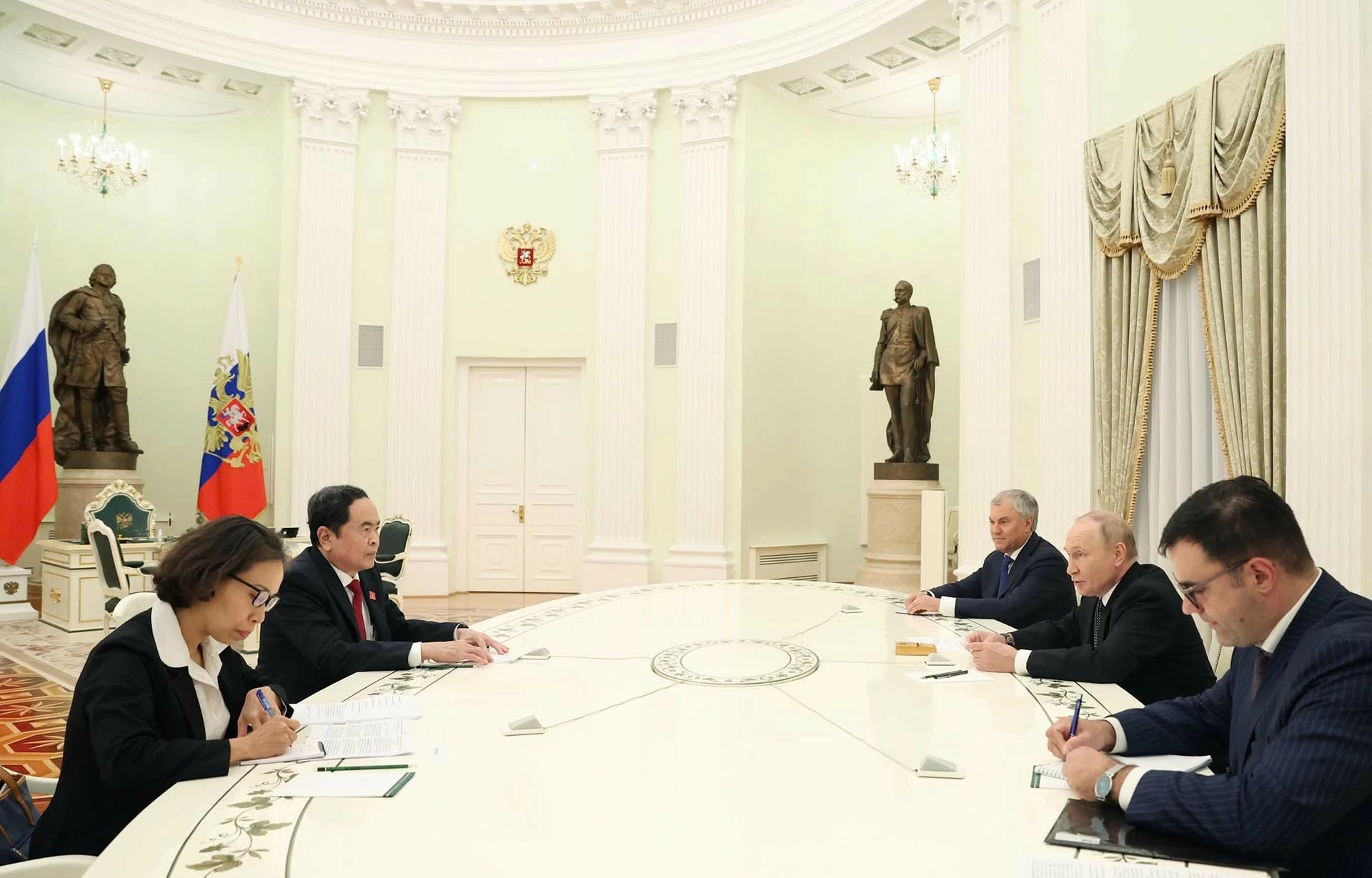 Chủ tịch Quốc hội Trần Thanh Mẫn hội kiến Tổng thống Liên bang Nga Vladimir Putin Chủ tịch Quốc hội Trần Thanh Mẫn hội kiến Tổng thống Liên bang Nga Vladimir Putin