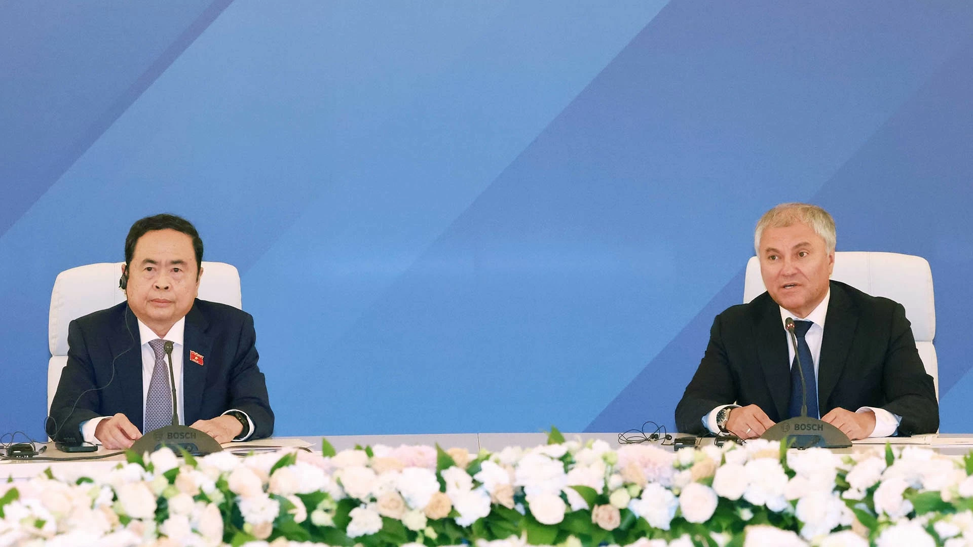 Chủ tịch Quốc hội Trần Thanh Mẫn và Chủ tịch Duma Quốc gia Quốc hội Liên bang Nga Vyacheslav Victorovich Volodin đồng chủ trì phiên họp lần thứ ba Ủy ban hợp tác liên Nghị viện Việt Nam-Liên bang Nga. (Nguồn: TTXVN) Chủ tịch Quốc hội Trần Thanh Mẫn và Chủ tịch Duma Quốc gia Quốc hội Liên bang Nga Vyacheslav Victorovich Volodin đồng chủ trì phiên họp lần thứ ba Ủy ban hợp tác liên Nghị viện Việt Nam-Liên bang Nga. (Nguồn: TTXVN)