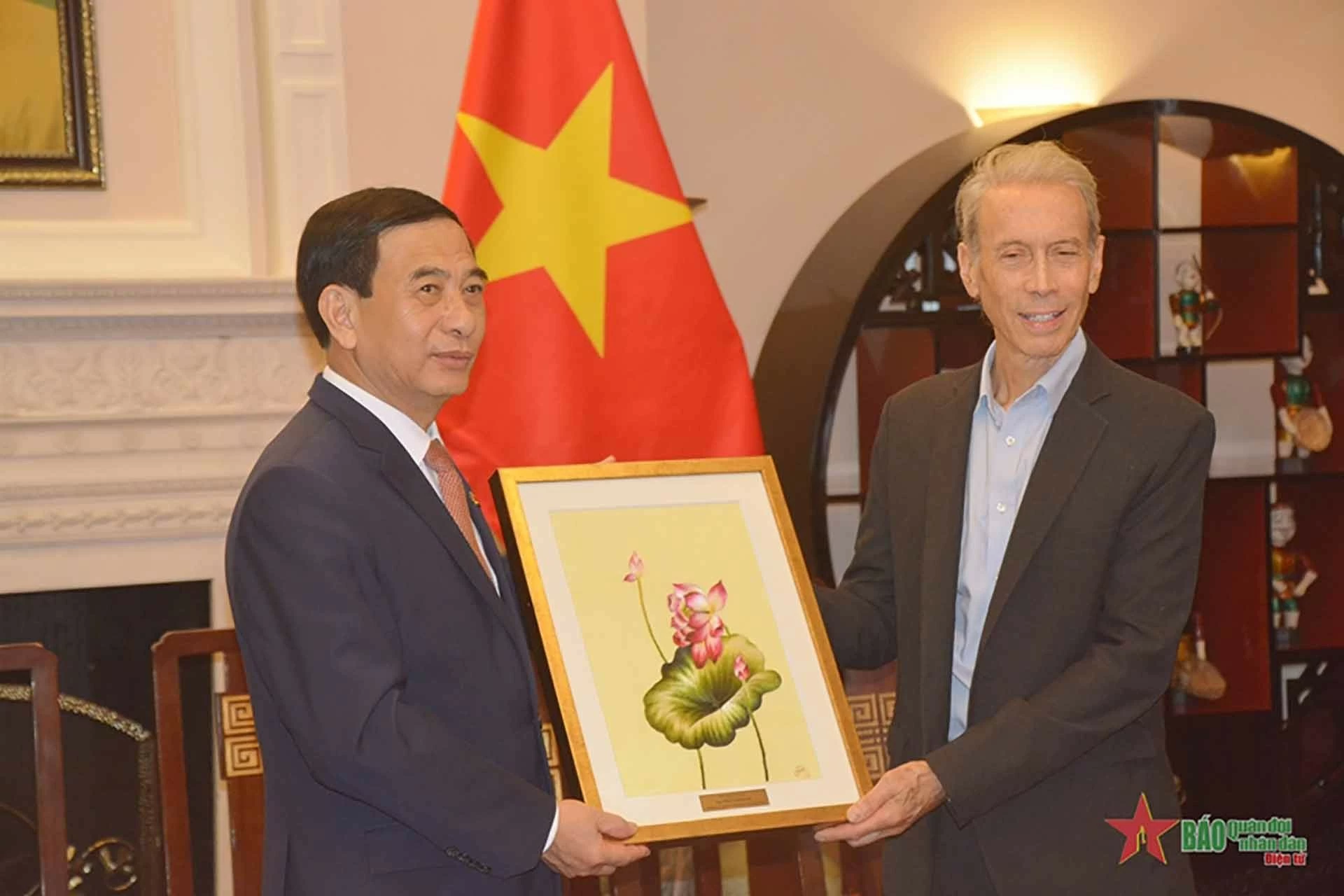 Đại tướng Phan Văn Giang điện đàm trực tuyến với Thượng nghị sĩ Patrick Leahy Đại tướng Phan Văn Giang điện đàm trực tuyến với Thượng nghị sĩ Patrick Leahy
