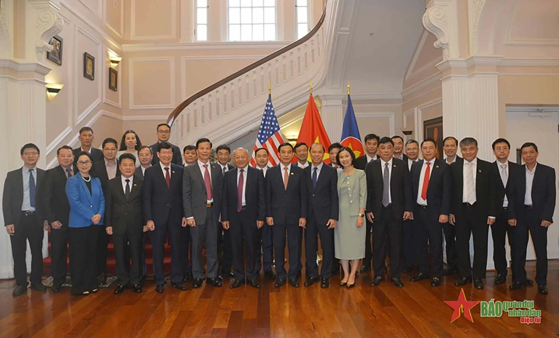 Đại tướng Phan Văn Giang điện đàm trực tuyến với Thượng nghị sĩ Patrick Leahy Đại tướng Phan Văn Giang điện đàm trực tuyến với Thượng nghị sĩ Patrick Leahy