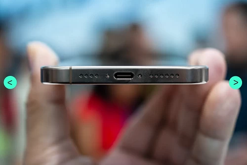 Khu vực dải loa và cổng sạc USB C ở cạnh đáy Khu vực dải loa và cổng sạc USB C ở cạnh đáy