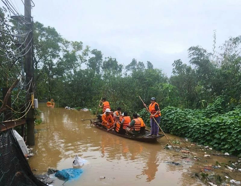 Hà Nội: Ngừng cấp điện các điểm ngập để bảo đảm an toàn Hà Nội: Ngừng cấp điện các điểm ngập để bảo đảm an toàn