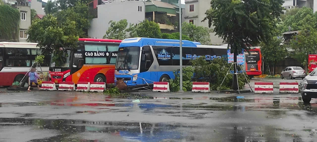 Hà Nội: Ngừng cấp điện các điểm ngập để bảo đảm an toàn Hà Nội: Ngừng cấp điện các điểm ngập để bảo đảm an toàn