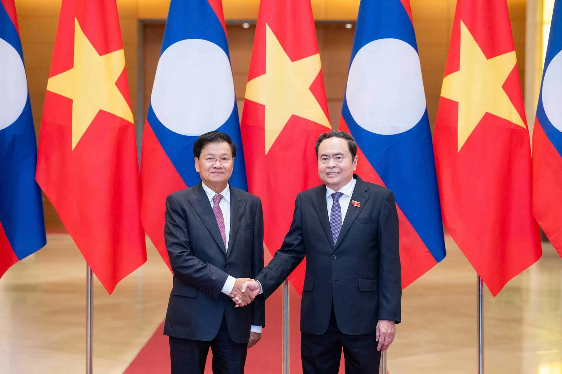 Chủ tịch Quốc hội Trần Thanh Mẫn và Tổng Bí thư, Chủ tịch nước Lào Thongloun Sisoulith. (Nguồn: quochoi.vn) Chủ tịch Quốc hội Trần Thanh Mẫn và Tổng Bí thư, Chủ tịch nước Lào Thongloun Sisoulith. (Nguồn: quochoi.vn)