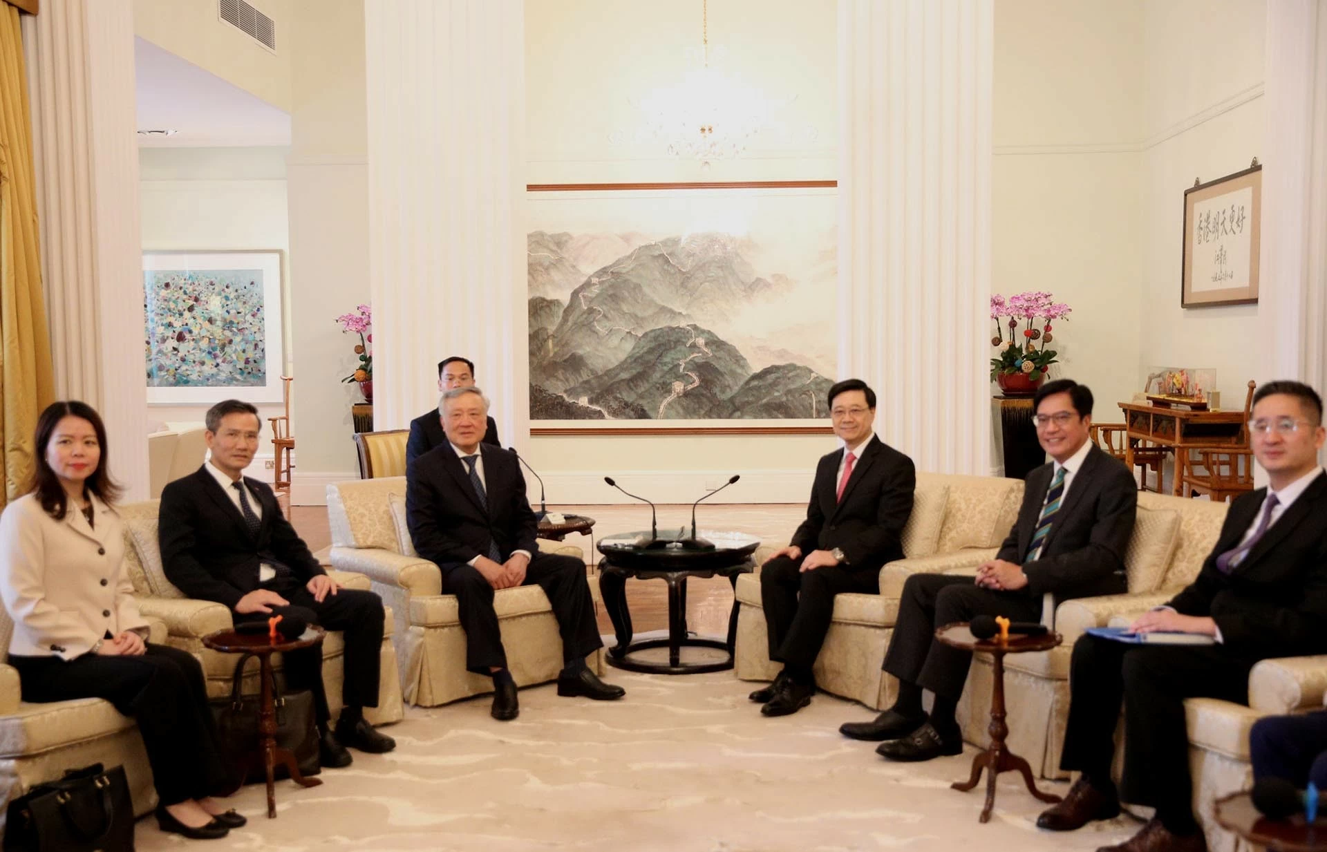 Thúc đẩy mạnh mẽ quan hệ hợp tác cùng có lợi trên các lĩnh vực giữa Hong Kong (Trung Quốc) và Việt Nam Thúc đẩy mạnh mẽ quan hệ hợp tác cùng có lợi trên các lĩnh vực giữa Hong Kong (Trung Quốc) và Việt Nam