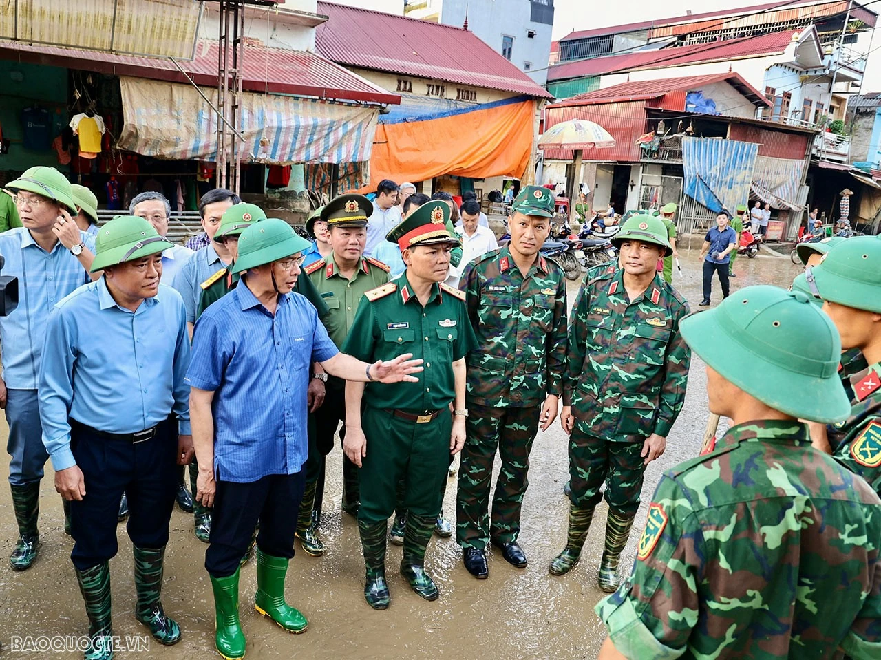 Phó Thủ tướng Bùi Thanh Sơn yêu cầu chính quyền tỉnh Lạng Sơn và huyện Tràng Định tiếp tục khẩn trương rà soát để kịp thời hỗ trợ các gia đình trong các khu vực ngập lụt, không để người dân nào thiếu lương thực, nước uống Phó Thủ tướng Bùi Thanh Sơn yêu cầu chính quyền tỉnh Lạng Sơn và huyện Tràng Định tiếp tục khẩn trương rà soát để kịp thời hỗ trợ các gia đình trong các khu vực ngập lụt, không để người dân nào thiếu lương thực, nước uống