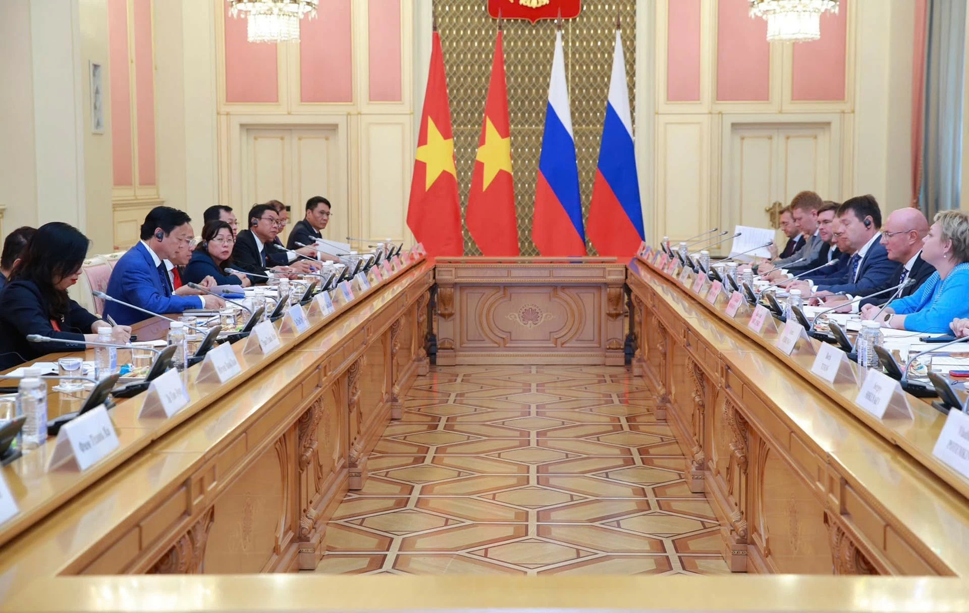 Phó Thủ tướng Trần Hồng Hà đồng chủ trì Khóa họp lần thứ 25 Ủy ban liên Chính phủ Việt Nam-Liên bang Nga về hợp tác kinh tế - thương mại và khoa học - kỹ thuật. Phó Thủ tướng Trần Hồng Hà đồng chủ trì Khóa họp lần thứ 25 Ủy ban liên Chính phủ Việt Nam-Liên bang Nga về hợp tác kinh tế - thương mại và khoa học - kỹ thuật.