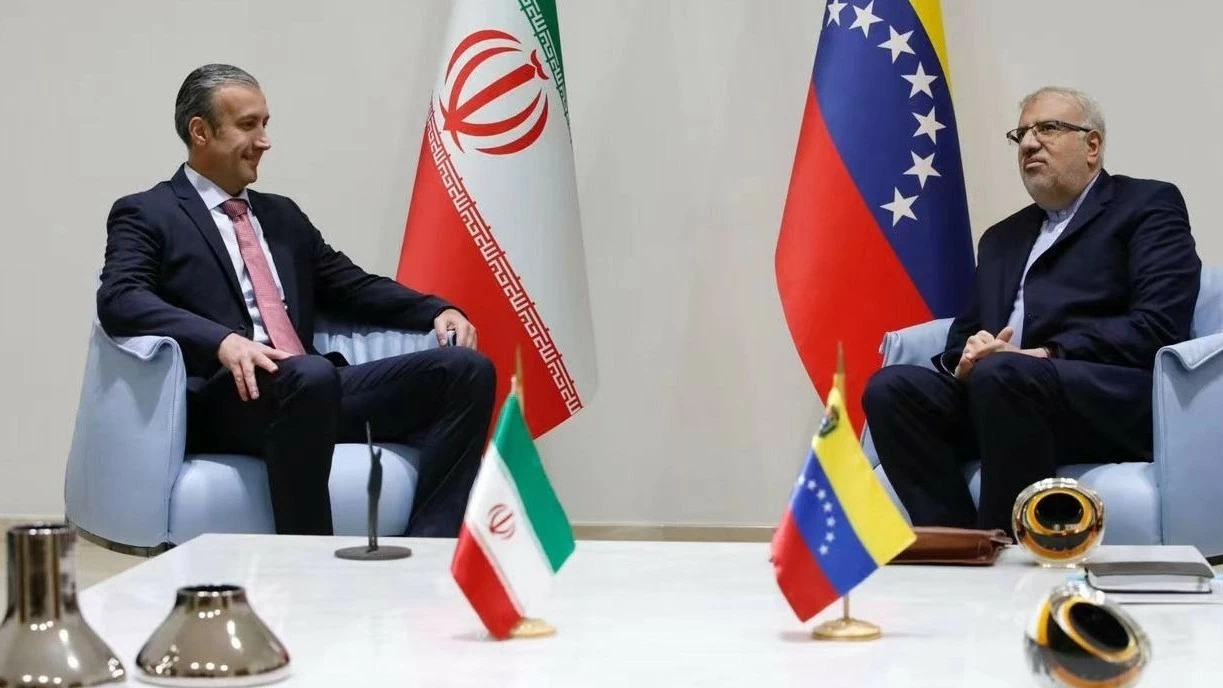 Trong chuyến thăm Venezuela của Bộ trưởng Dầu mỏ Iran, Javad Owji đã ký Biên bản ghi nhớ về hợp tác khí đốt, dầu mỏ và hóa dầu với Phó Tổng thống Venezuela Delcy Rodríguez và Bộ trưởng Dầu mỏ Pedro Rafael Tellechea vào ngày 16 tháng 4 năm 2023. / PDVSA Trong chuyến thăm Venezuela của Bộ trưởng Dầu mỏ Iran, Javad Owji đã ký Biên bản ghi nhớ về hợp tác khí đốt, dầu mỏ và hóa dầu với Phó Tổng thống Venezuela Delcy Rodríguez và Bộ trưởng Dầu mỏ Pedro Rafael Tellechea vào ngày 16 tháng 4 năm 2023. / PDVSA