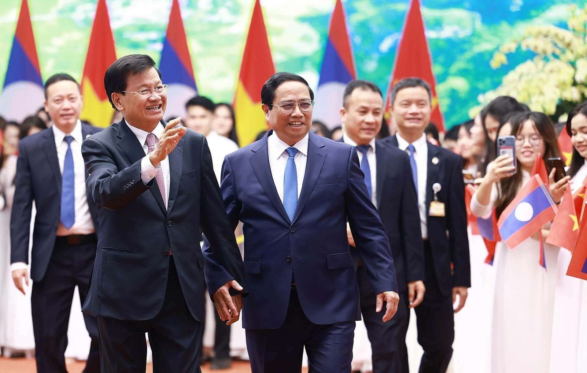 Thủ tướng Chính phủ Phạm Minh Chính và Tổng Bí thư, Chủ tịch nước Lào Thongloun Sisoulith trong chuyến thăm cấp Nhà nước tới Việt Nam, ngày 10/9. (Nguồn: VGP) Thủ tướng Chính phủ Phạm Minh Chính và Tổng Bí thư, Chủ tịch nước Lào Thongloun Sisoulith trong chuyến thăm cấp Nhà nước tới Việt Nam, ngày 10/9. (Nguồn: VGP)