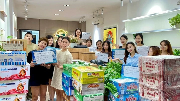 Tấm lòng của những người con xa xứ gửi về vùng lũ lụt quê nhà Tấm lòng của những người con xa xứ gửi về vùng lũ lụt quê nhà