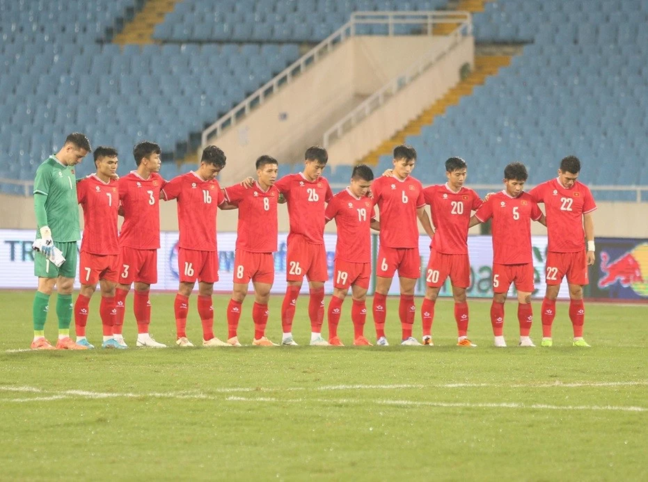 Cầu thủ Việt Nam chung tay ủng hộ đồng bào vùng lũ lụt Cầu thủ Việt Nam chung tay ủng hộ đồng bào vùng lũ lụt