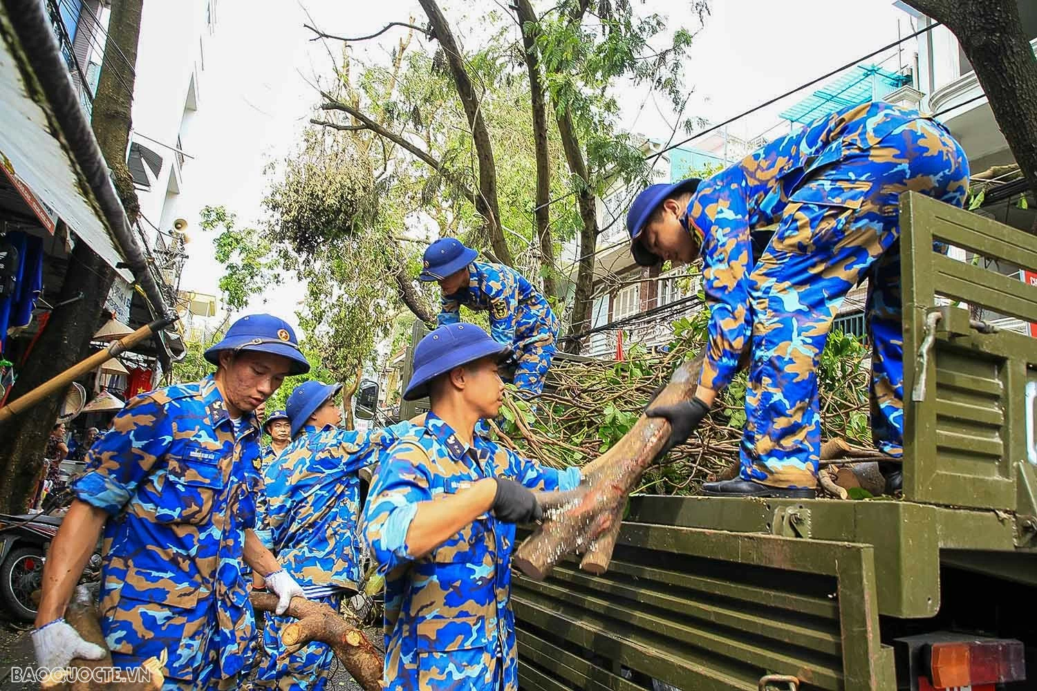 Hơn 200 cán bộ, chiến sĩ Hải quân tham gia tăng cường khắc phục hậu quả bão số 3 tại Hải Phòng Hơn 200 cán bộ, chiến sĩ Hải quân tham gia tăng cường khắc phục hậu quả bão số 3 tại Hải Phòng