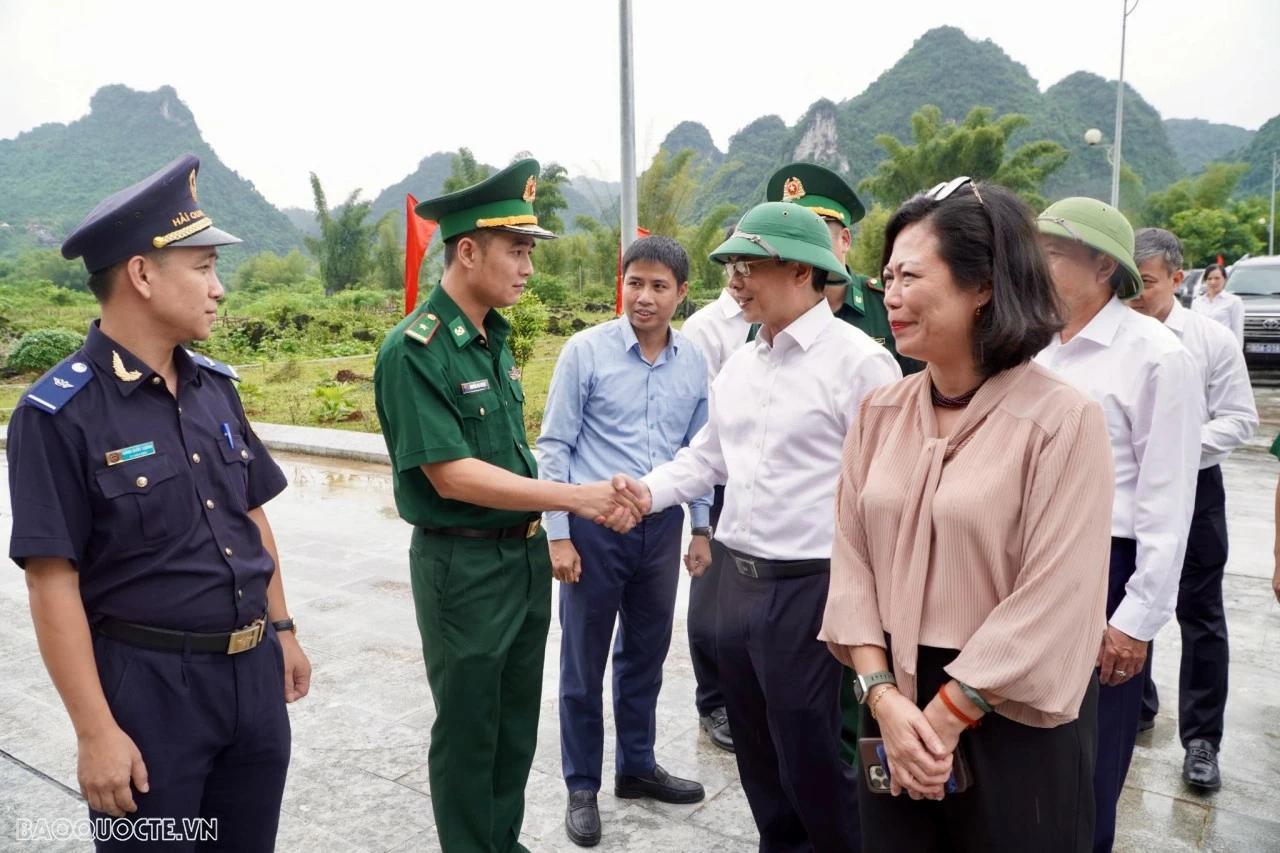 Đẩy mạnh công tác đối ngoại biên phòng và hợp tác biên giới Đẩy mạnh công tác đối ngoại biên phòng và hợp tác biên giới