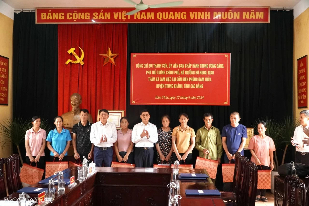 Đẩy mạnh công tác đối ngoại biên phòng và hợp tác biên giới Đẩy mạnh công tác đối ngoại biên phòng và hợp tác biên giới