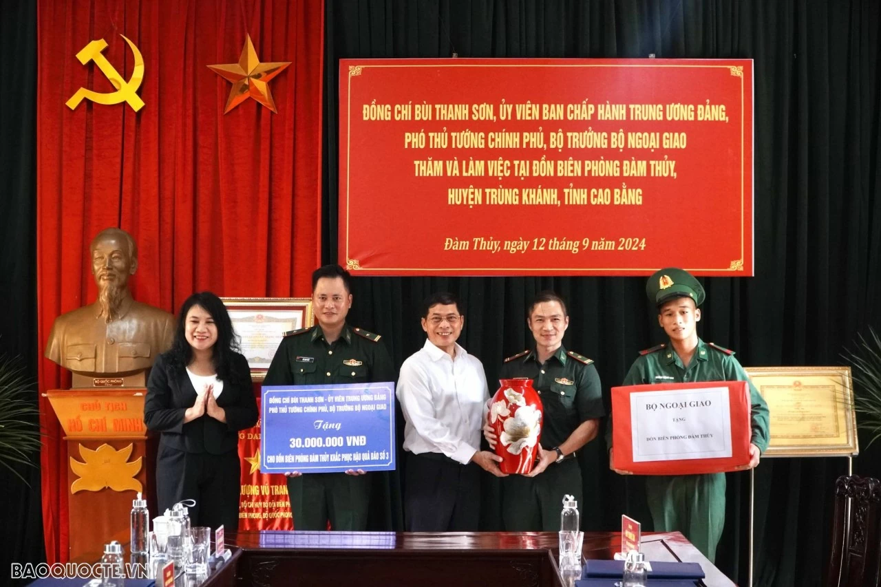 Đẩy mạnh công tác đối ngoại biên phòng và hợp tác biên giới Đẩy mạnh công tác đối ngoại biên phòng và hợp tác biên giới