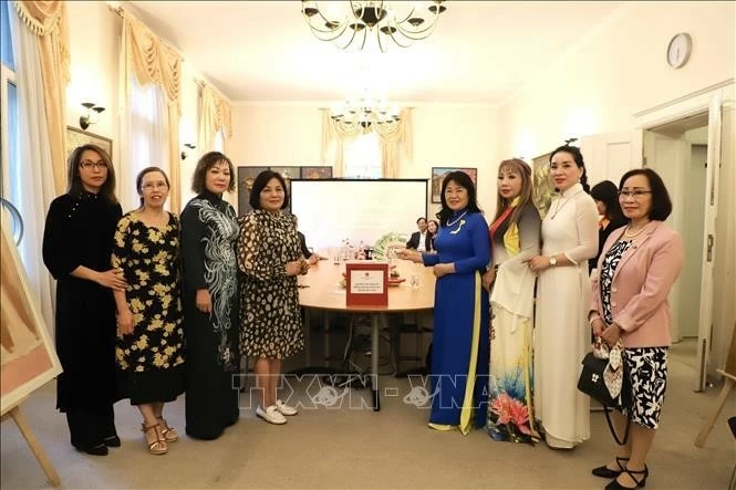 Cộng đồng người Việt Nam ở nước ngoài tiếp tục gửi yêu thương về đồng bào vùng lũ Cộng đồng người Việt Nam ở nước ngoài tiếp tục gửi yêu thương về đồng bào vùng lũ