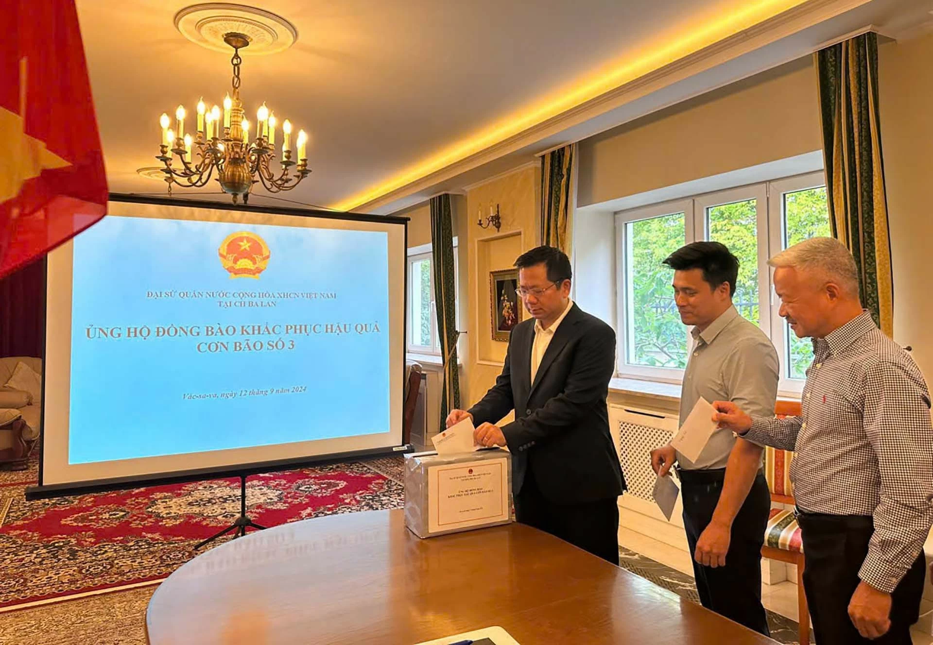 Đại sứ quán Việt Nam tại Ba Lan phát động phong trào ủng hộ đồng bào khắc phục hậu quả cơn bão số 3 Đại sứ quán Việt Nam tại Ba Lan phát động phong trào ủng hộ đồng bào khắc phục hậu quả cơn bão số 3