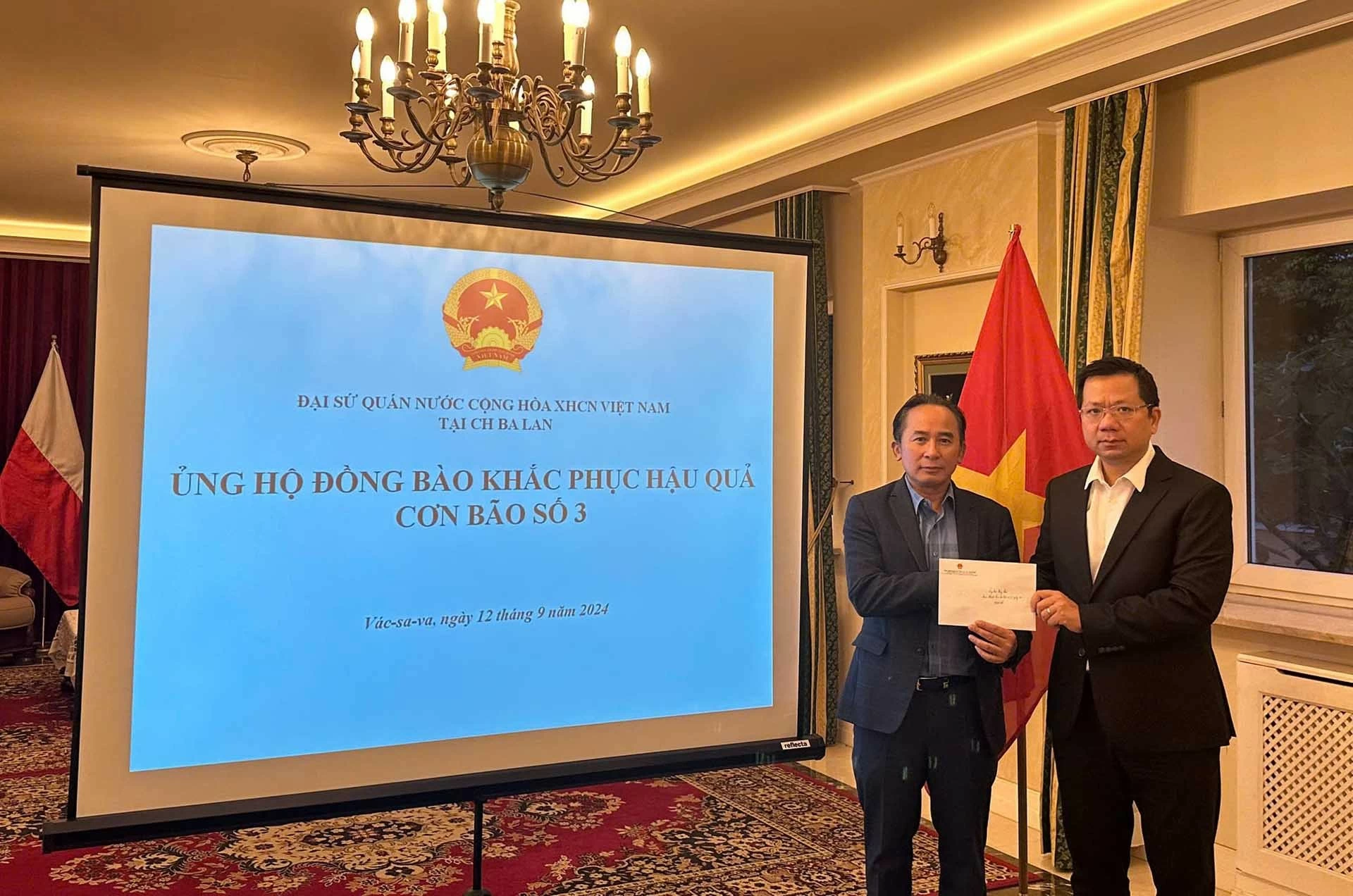 Đại sứ quán Việt Nam tại Ba Lan phát động phong trào ủng hộ đồng bào khắc phục hậu quả cơn bão số 3 Đại sứ quán Việt Nam tại Ba Lan phát động phong trào ủng hộ đồng bào khắc phục hậu quả cơn bão số 3