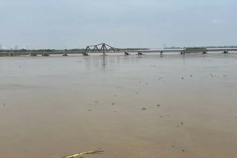 Tin dự báo lũ khẩn cấp: Lũ các sông Bắc Bộ xu thế biến đổi chậm, phổ biến ở mức cao, lũ trên sông Hồng tại Hà Nội sẽ xuống mức báo động 1 Tin dự báo lũ khẩn cấp: Lũ các sông Bắc Bộ xu thế biến đổi chậm, phổ biến ở mức cao, lũ trên sông Hồng tại Hà Nội sẽ xuống mức báo động 1