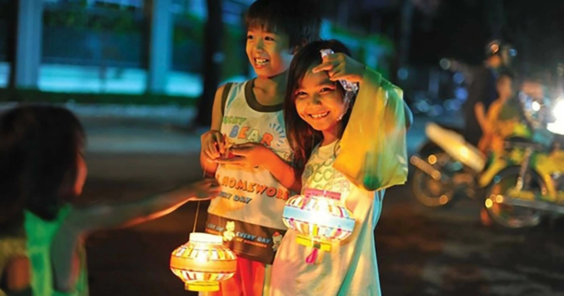 Trung thu là dịp tốt để giáo dục trẻ về vốn sống và văn hóa. (Nguồn: Toquoc.vn) Trung thu là dịp tốt để giáo dục trẻ về vốn sống và văn hóa. (Nguồn: Toquoc.vn)