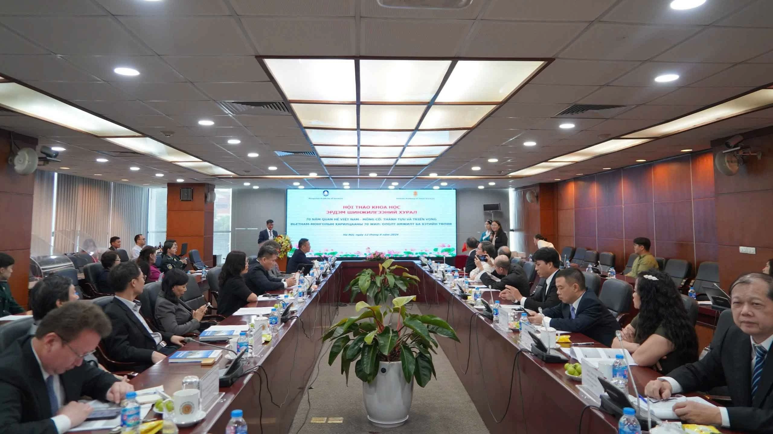 Điểm nhấn trong dịp kỷ niệm 70 năm quan hệ ngoại giao Việt Nam-Mông Cổ Điểm nhấn trong dịp kỷ niệm 70 năm quan hệ ngoại giao Việt Nam-Mông Cổ