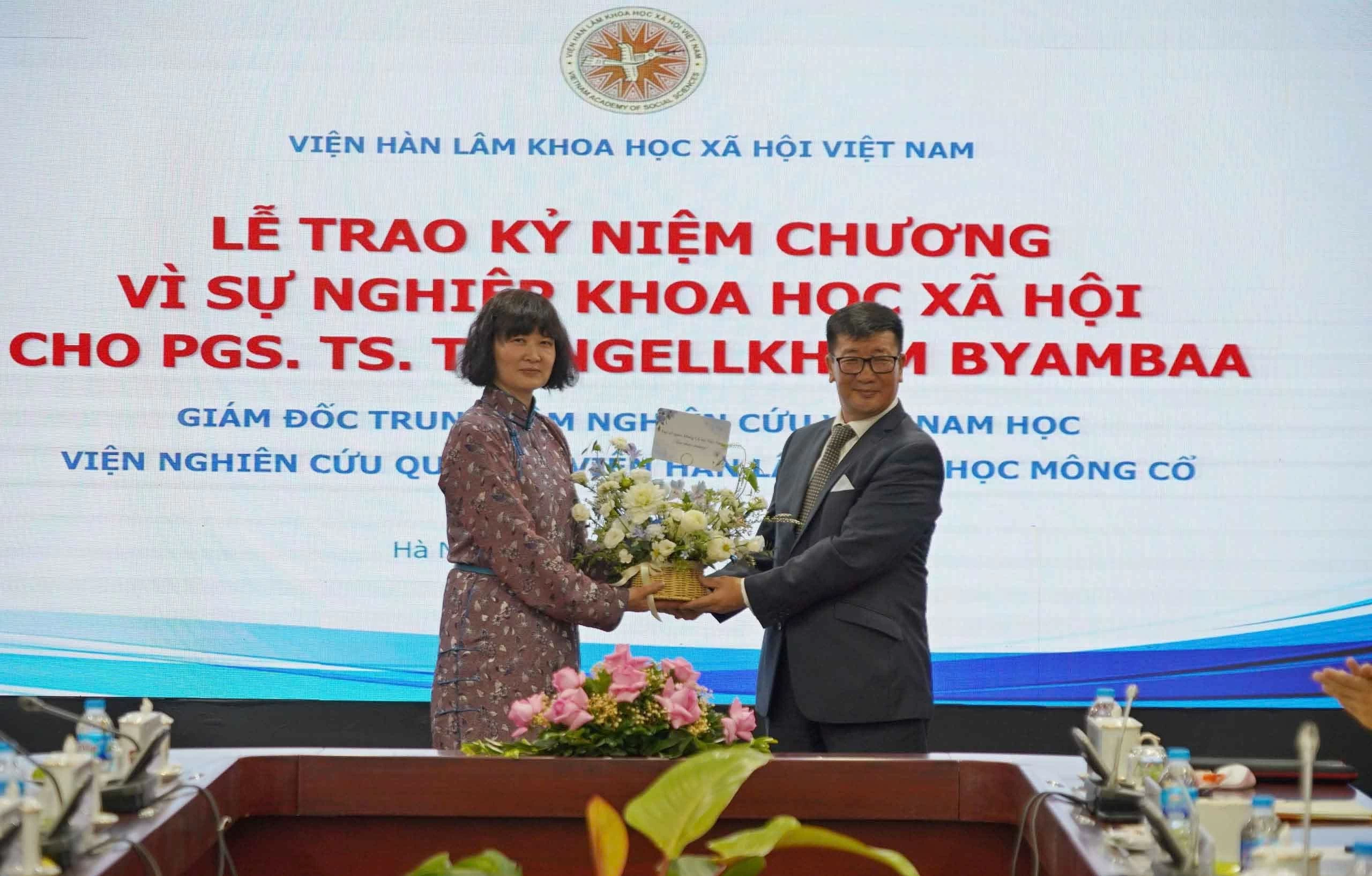 Điểm nhấn trong dịp kỷ niệm 70 năm quan hệ ngoại giao Việt Nam-Mông Cổ Điểm nhấn trong dịp kỷ niệm 70 năm quan hệ ngoại giao Việt Nam-Mông Cổ